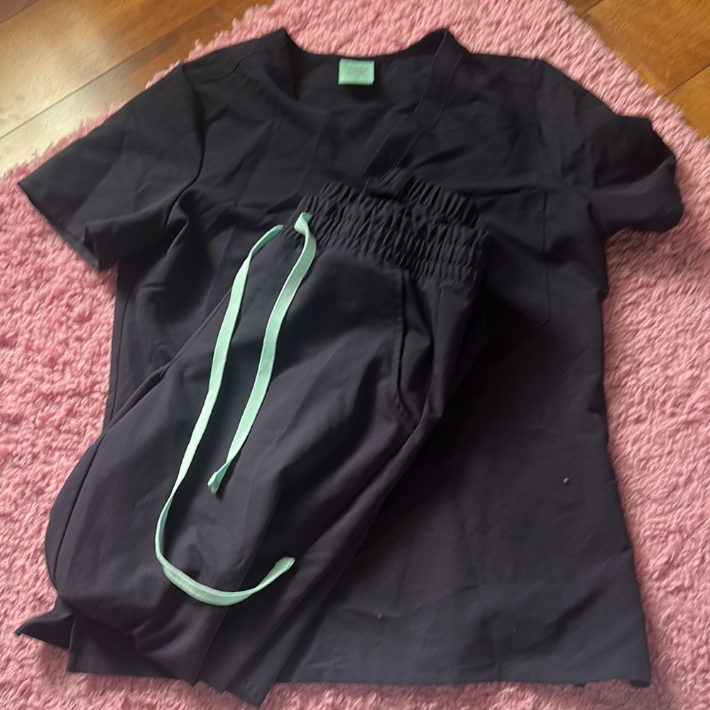 Black/Dark Navy Scrub Set with Mint Accents